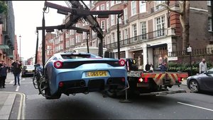 In Anglia, politia nu se joaca! A confiscat un Ferrari pentru ca nu avea asigurare!