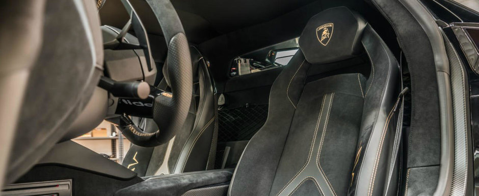 In combinatia asta de culori nu l-ai mai vazut. Cum arata unul dintre ultimele Lamborghini-uri Aventador SV In combinatia asta de culori nu l-ai mai vazut. Cum arata unul dintre ultimele Lamborghini-uri Aventador SV