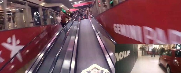 In Polonia, un motociclist se plimba prin Mall, acum e cautat de politie
