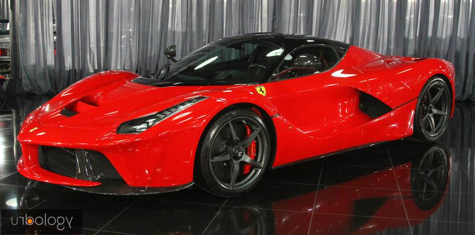 In Romania sunt doua Ferrari LaFerrari: numai unul este oficial si inmatriculat pe bune In Romania sunt doua Ferrari LaFerrari: numai unul este oficial si inmatriculat pe bune