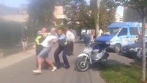 In sfarsit, Politia isi face treaba la Timisoara: smecher imobilizat de doi agenti
