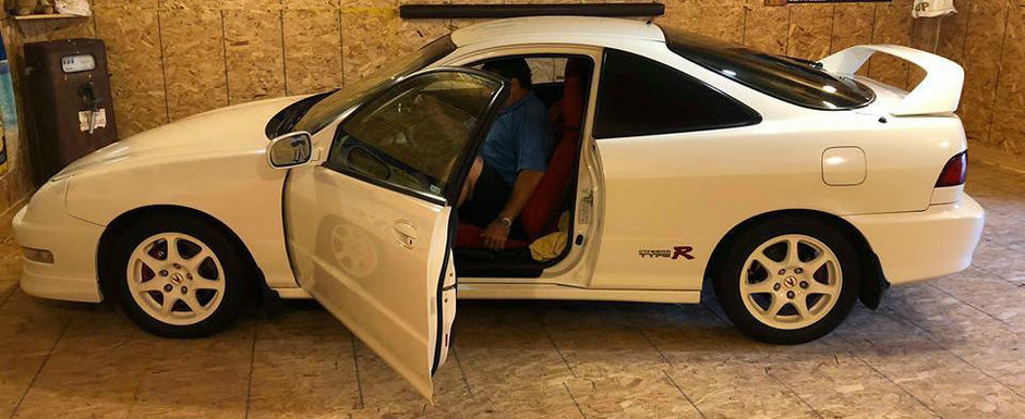 In ultimii 10 ani a tinut-o inchisa in garaj. Acum isi scoate la vanzare vechea Honda Integra Type R In ultimii 10 ani a tinut-o inchisa in garaj. Acum isi scoate la vanzare vechea Honda Integra Type R