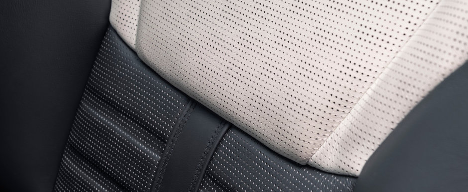 Inainte era plina de plastice, acum parca stai intr-o limuzina de lux. Noua camioneta are scaune ventilate, piele pe bord si volan incalzit Inainte era plina de plastice, acum parca stai intr-o limuzina de lux. Noua camioneta are scaune ventilate, piele pe bord si volan incalzit