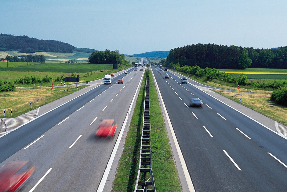 Inca un sut in... portbagajul soferilor! Taxa de folosire a autostrazilor!