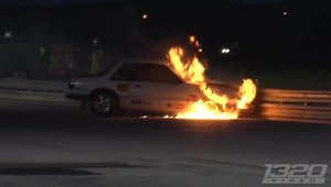 Incendiu pe pista de drag: Un Mustang se aprinde in urma unui accident