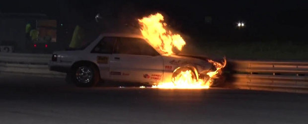 Incendiu pe pista de drag: Un Mustang se aprinde in urma unui accident