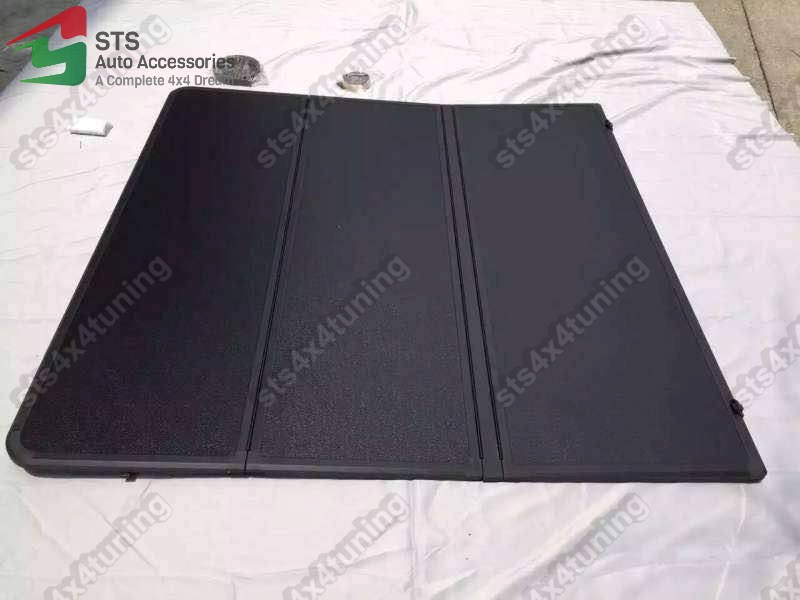 INCHIDERE BENA 3-FOLD HARD TOYOTA HILUX REVO 2016-2023 [V3]