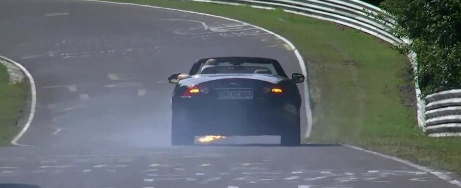 Incident la Nurburgring: Un Jaguar XKR Cabrio se aprinde din senin