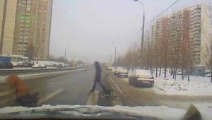 Inconstienta mamelor in trafic: compilatie cu mame nebune care si-au pus copiii in pericol