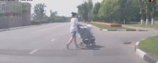 Inconstienta mamelor in trafic: compilatie cu mame nebune care si-au pus copiii in pericol