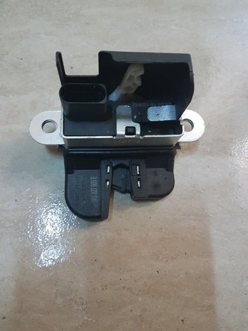 Incuetoare portbagaj 1k6827505e vw passat 3c b6 variant 2009-2011