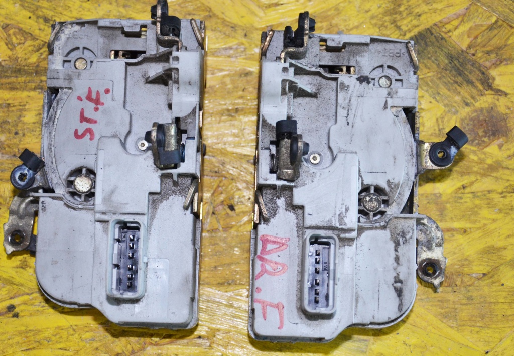 Incuietoare broasca usa stanga sau dreapta fata Peugeot 406 2003