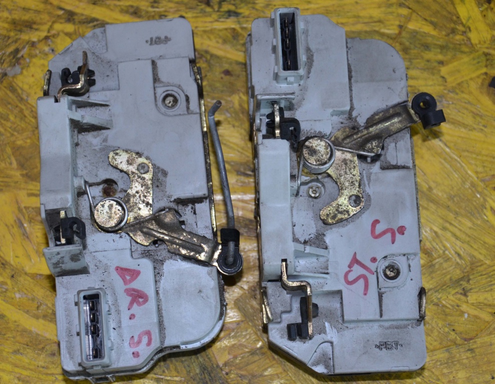 Incuietoare broasca usa stanga sau dreapta spate Peugeot 406 2003