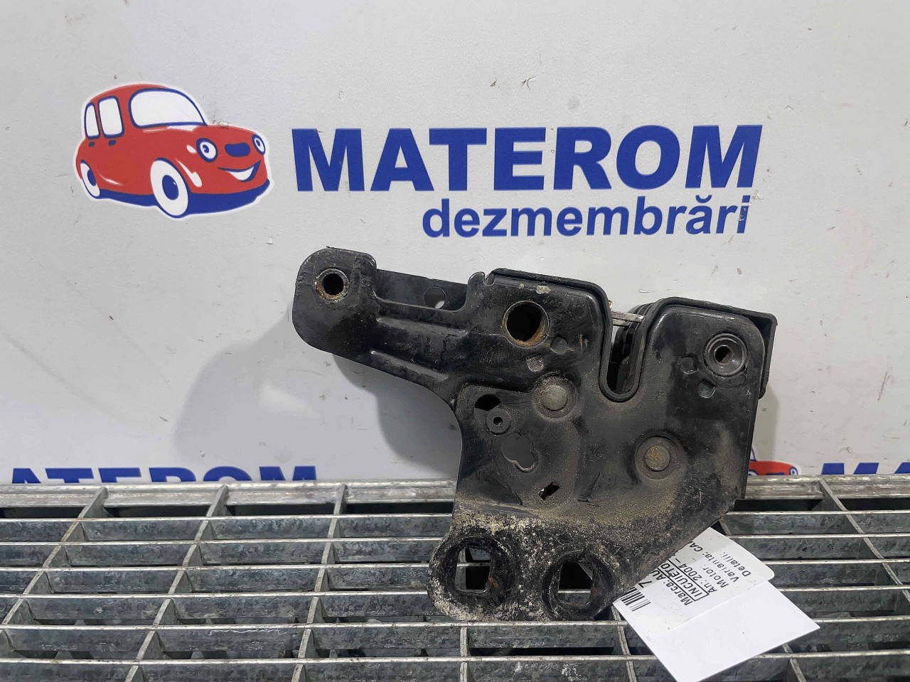 INCUIETOARE CAPOTA FATA AUDI A4 - - (2004 2007)