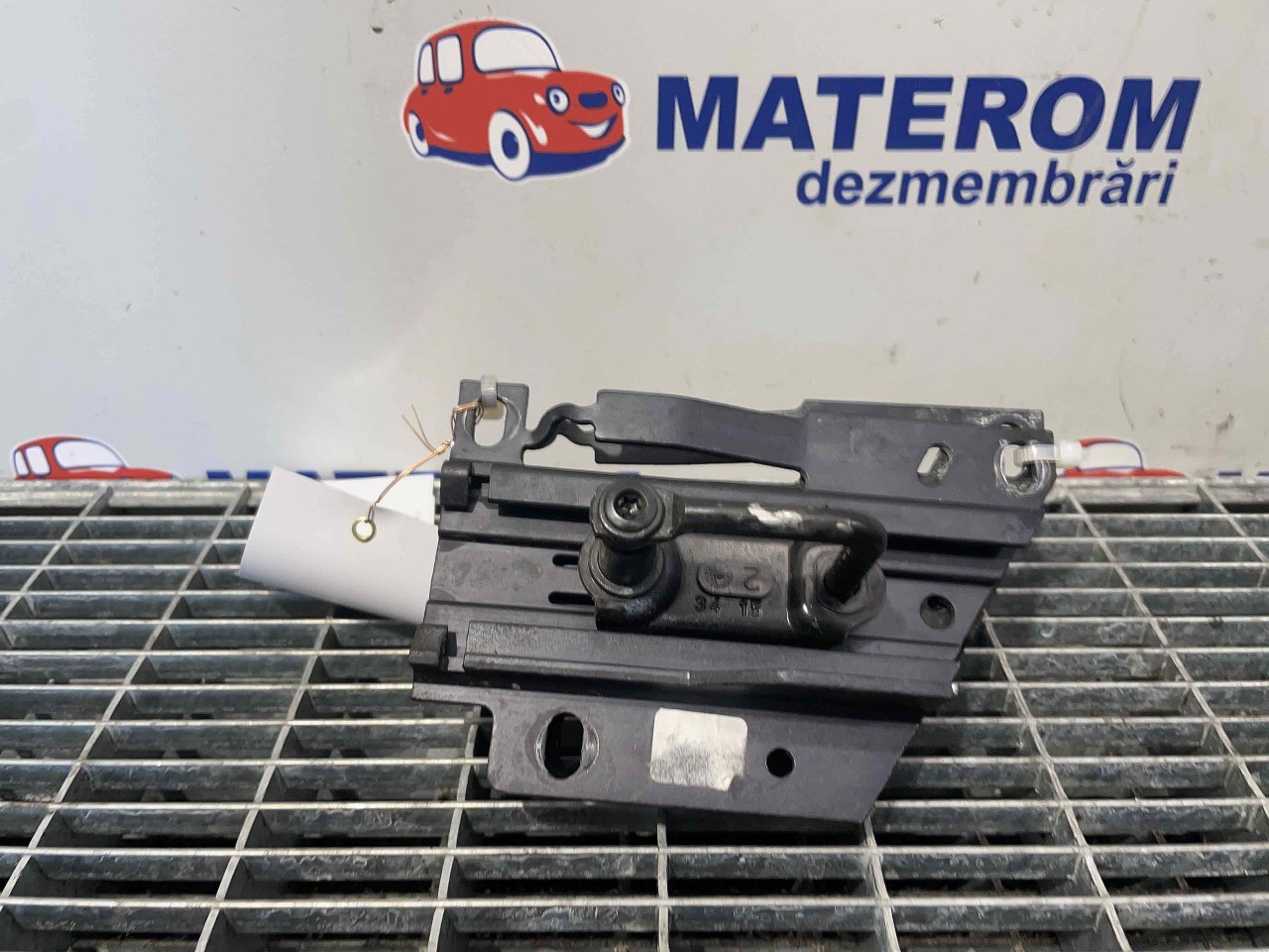 INCUIETOARE CAPOTA FATA AUDI A4 A4 - - (2015 2018)