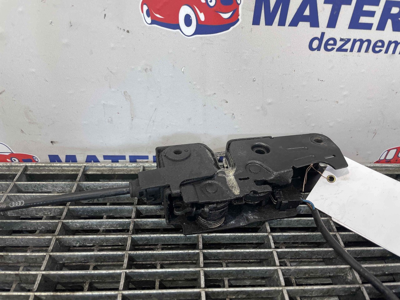 INCUIETOARE CAPOTA FATA AUDI A5 A5 - - (2007 2011)
