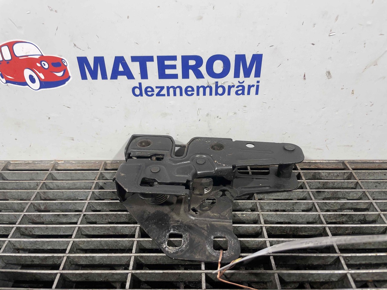 INCUIETOARE CAPOTA FATA AUDI A6 - - (2009 2011)