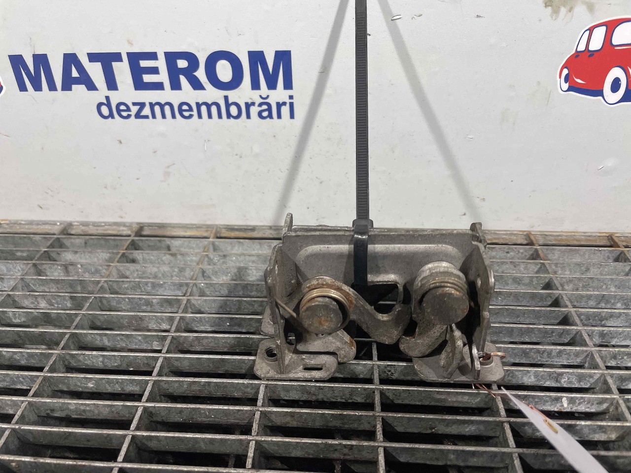 INCUIETOARE CAPOTA FATA BMW SERIA 3 E 90 SERIA 3 E 90 - - (2007 2012)