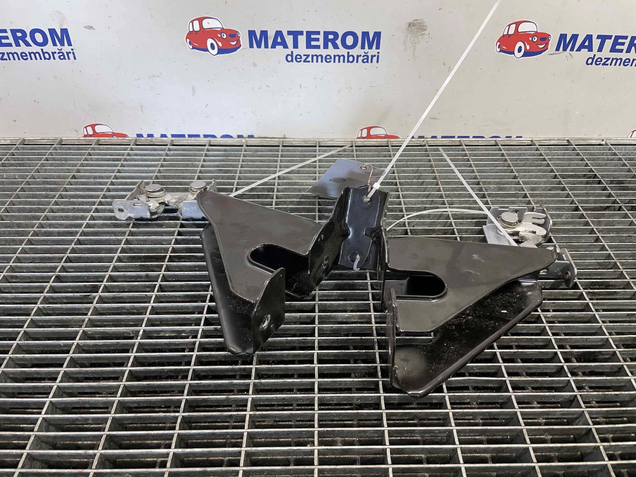 INCUIETOARE CAPOTA FATA BMW X1 - - (2009 2015)