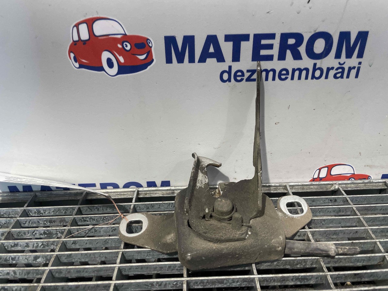 INCUIETOARE CAPOTA FATA DACIA DUSTER - - (2013 2017)