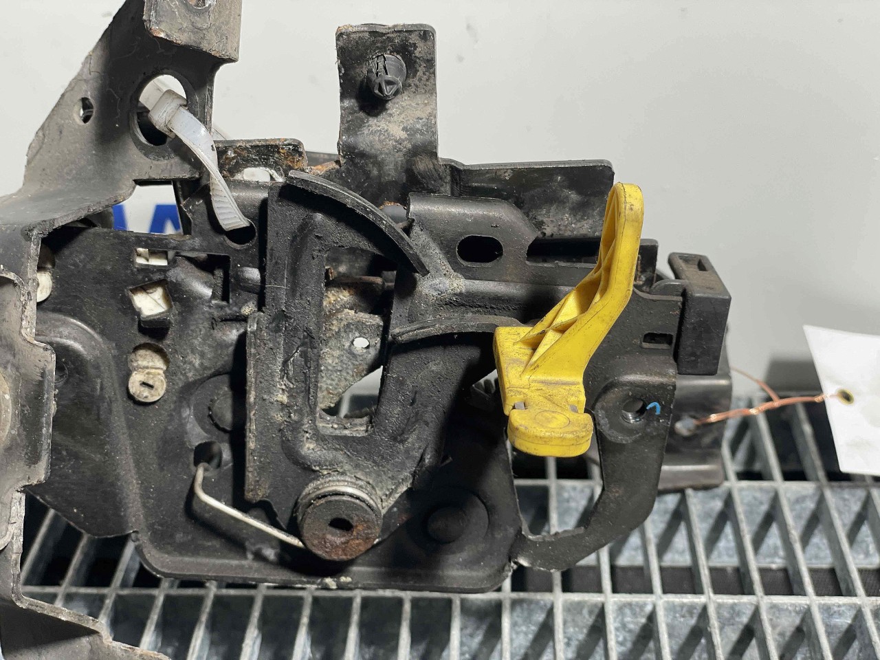 INCUIETOARE CAPOTA FATA FORD B-MAX - - (