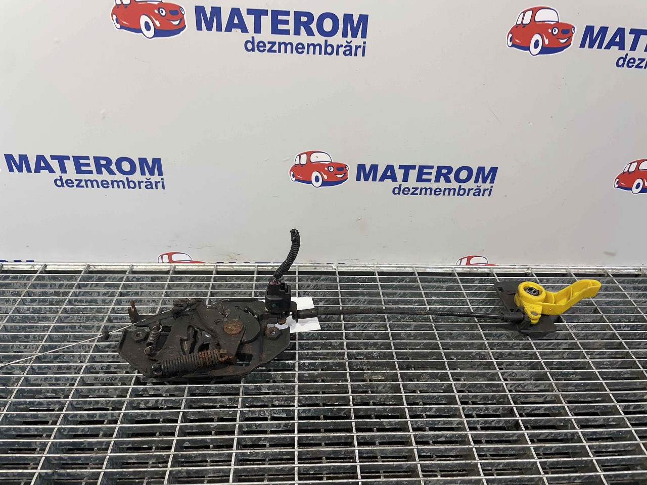 INCUIETOARE CAPOTA FATA FORD ECOSPORT - - (2013 2018)