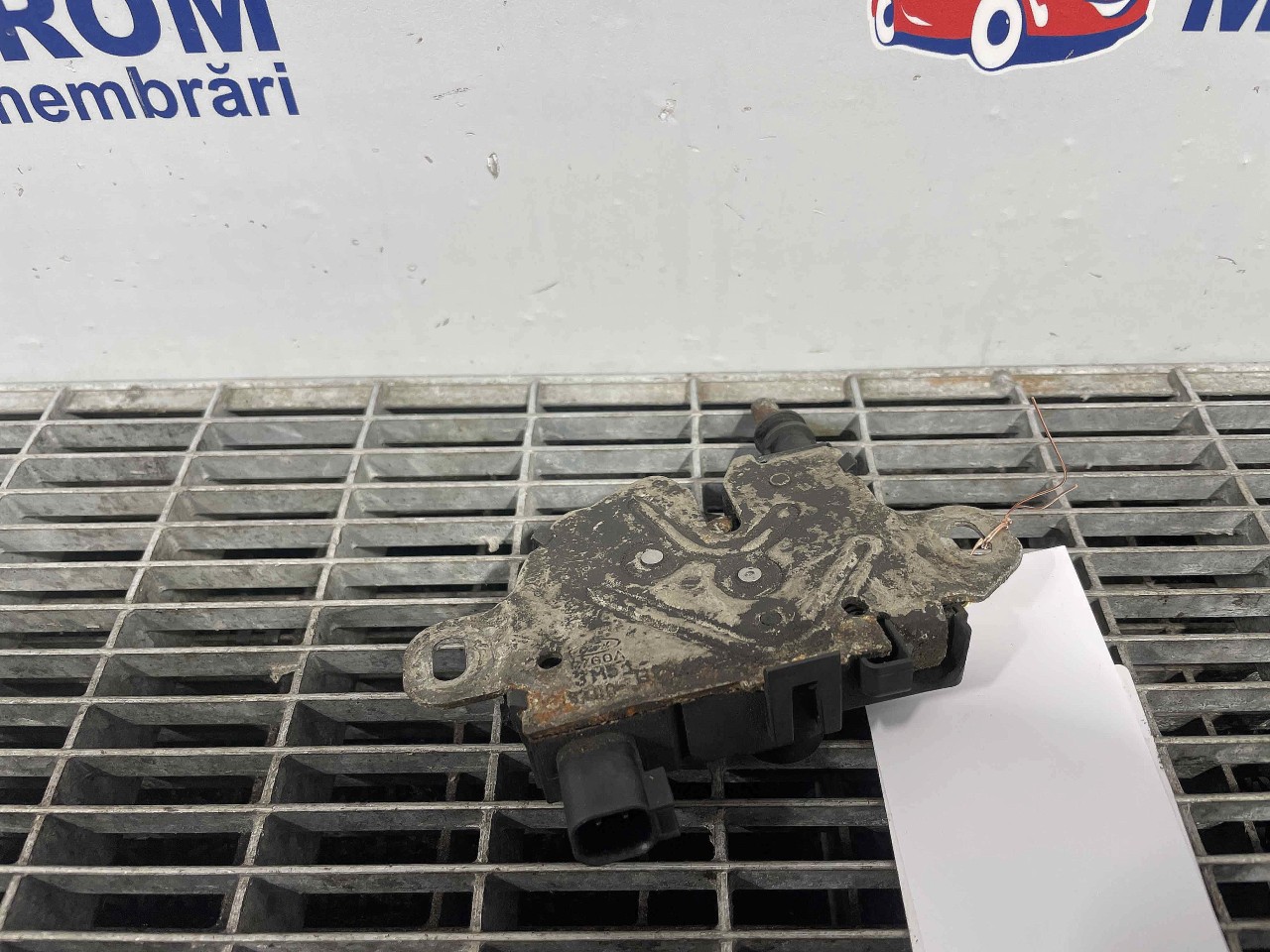 INCUIETOARE CAPOTA FATA FORD FOCUS - - (