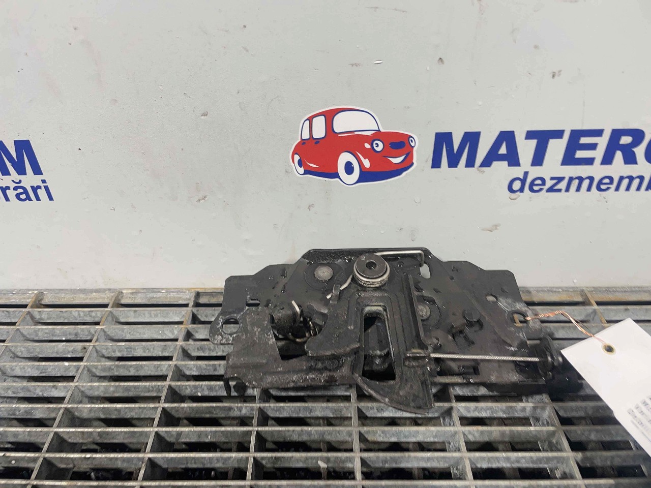 INCUIETOARE CAPOTA FATA FORD FOCUS - - (2011 2014)