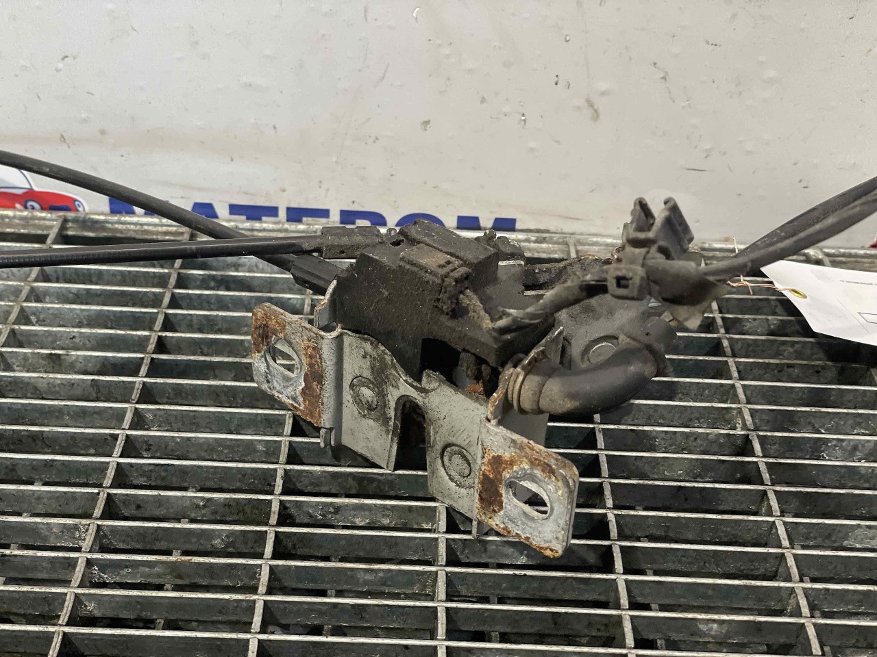 INCUIETOARE CAPOTA FATA JAGUAR XF XF 3.0 D - (2007 2011)
