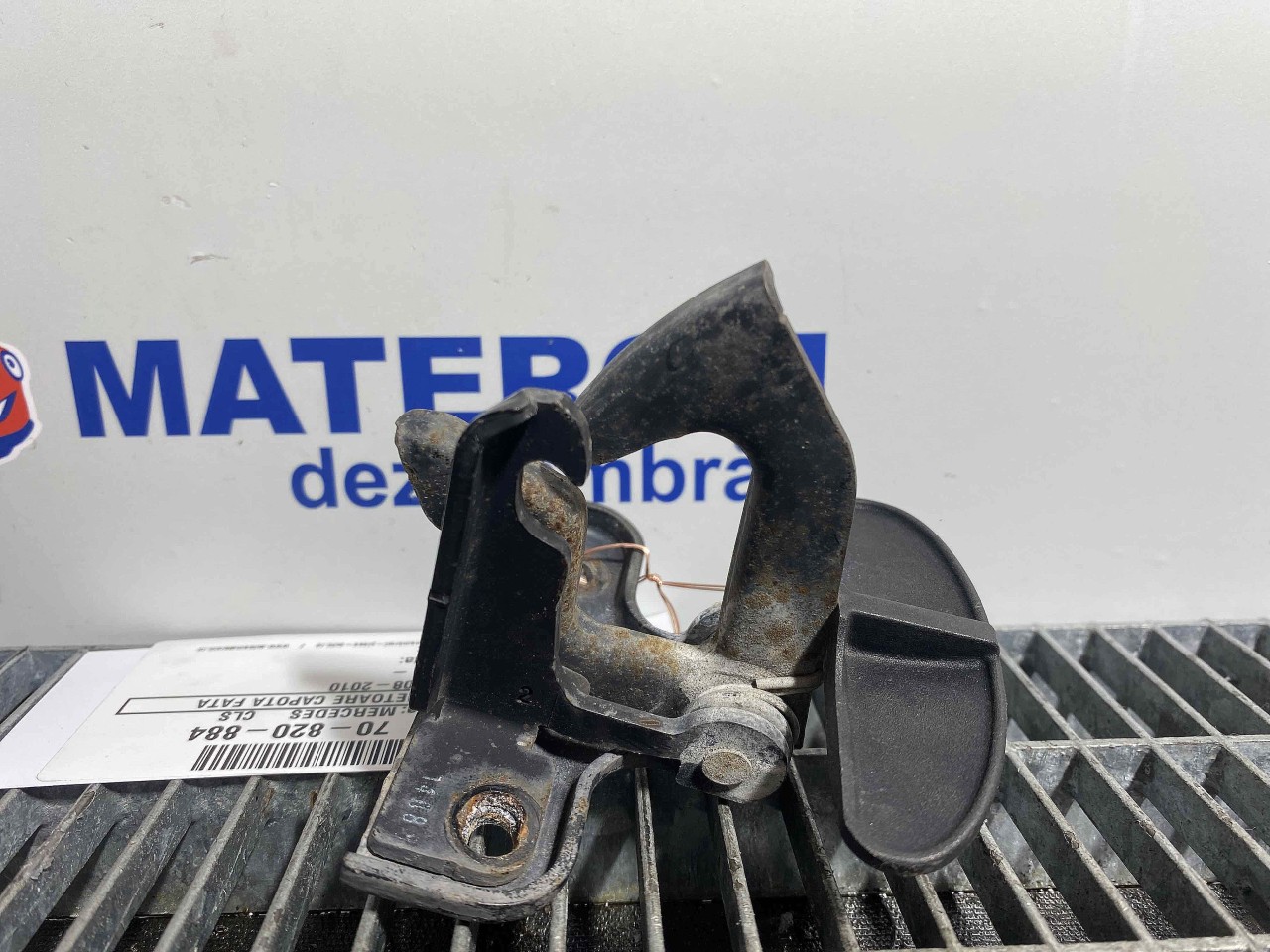 INCUIETOARE CAPOTA FATA MERCEDES CLS - - (2008 2010)