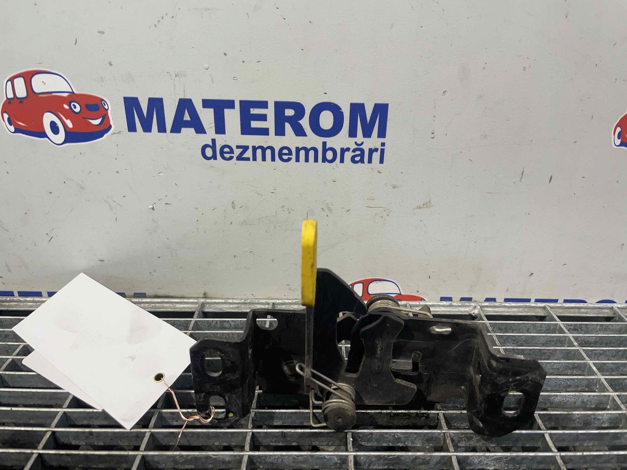INCUIETOARE CAPOTA FATA MERCEDES GLA - -