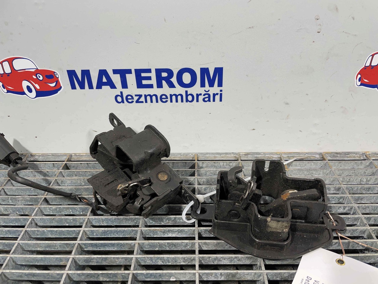INCUIETOARE CAPOTA FATA MERCEDES S-CLASS - - (2006 2013)