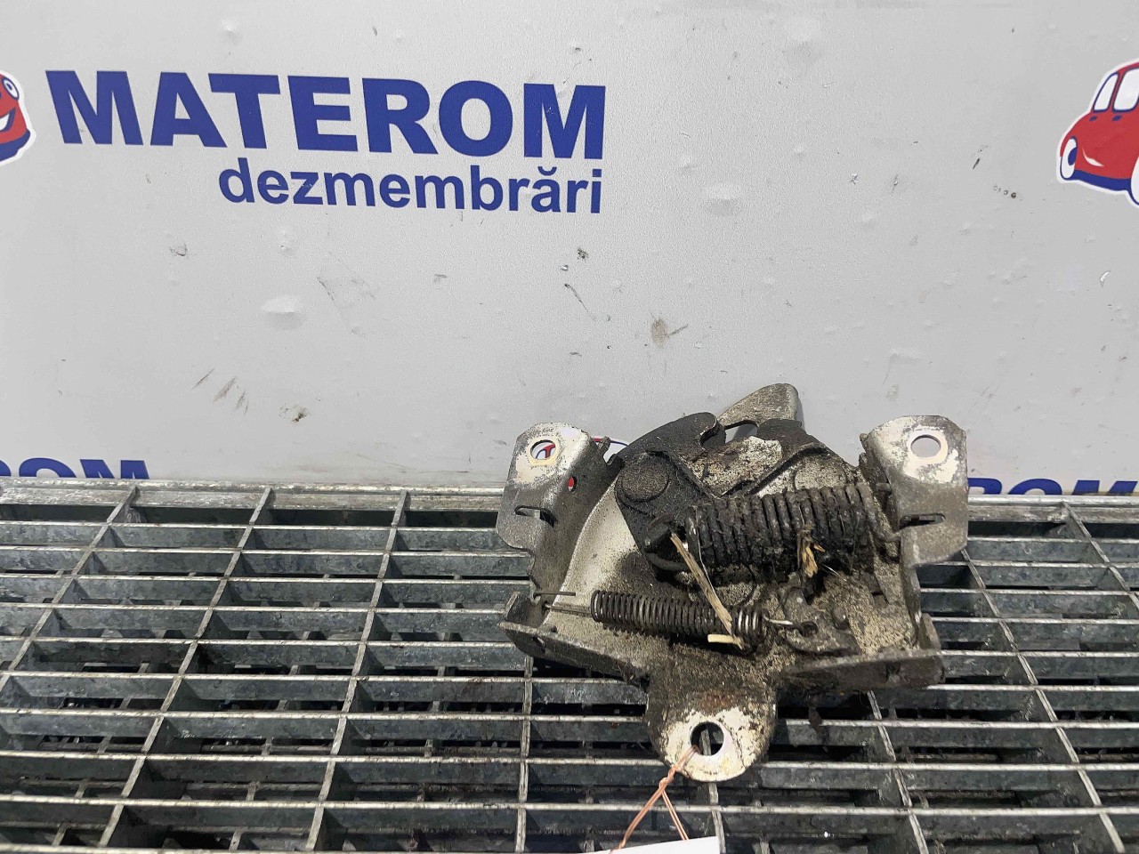 INCUIETOARE CAPOTA FATA MITSUBISHI L200 - - (2010 2015)