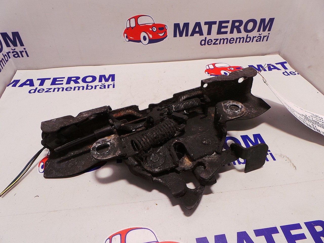 INCUIETOARE CAPOTA FATA TOYOTA AVENSIS 2.0 D - (2003 2008)