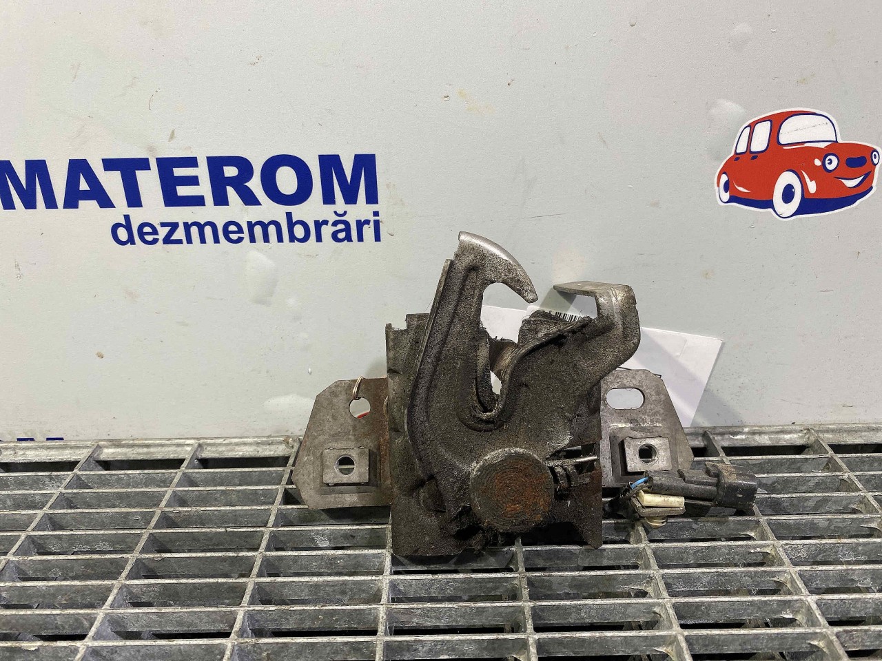 INCUIETOARE CAPOTA FATA VOLVO C30 - - (2