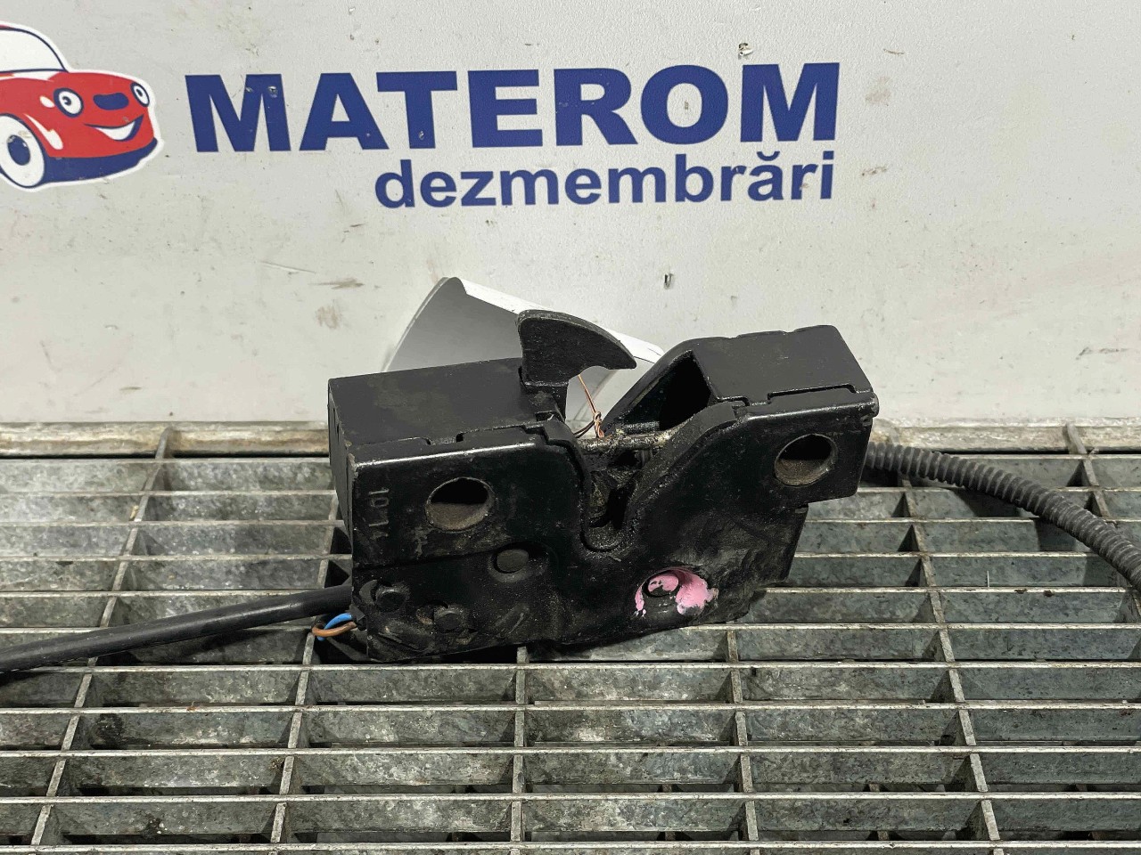 INCUIETOARE CAPOTA FATA VW CADDY - - (2007 2012)