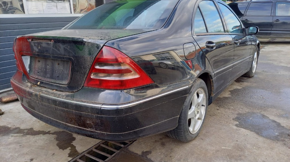 Incuietoare capota Mercedes C-Class W203 2002 Berlina 2.2