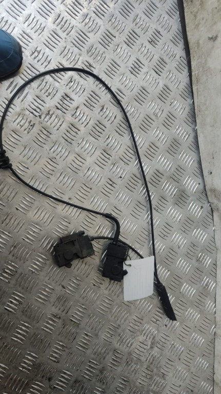 Incuietoare capota Mercedes C-Klass W204 1.8 cod motor M271950,an 2008 cod A2048800059