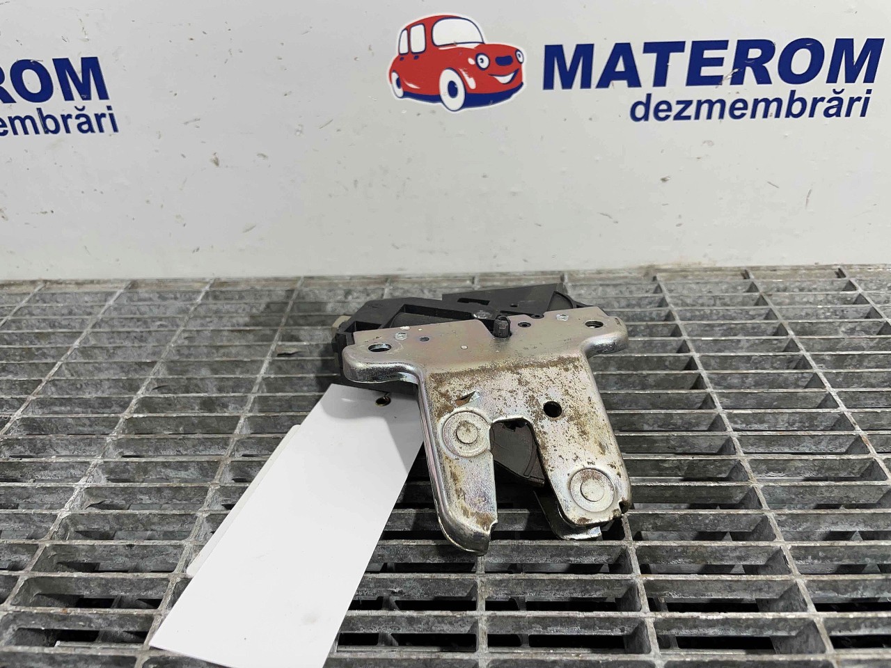INCUIETOARE CAPOTA SPATE AUDI A4 - - (2007 2011)