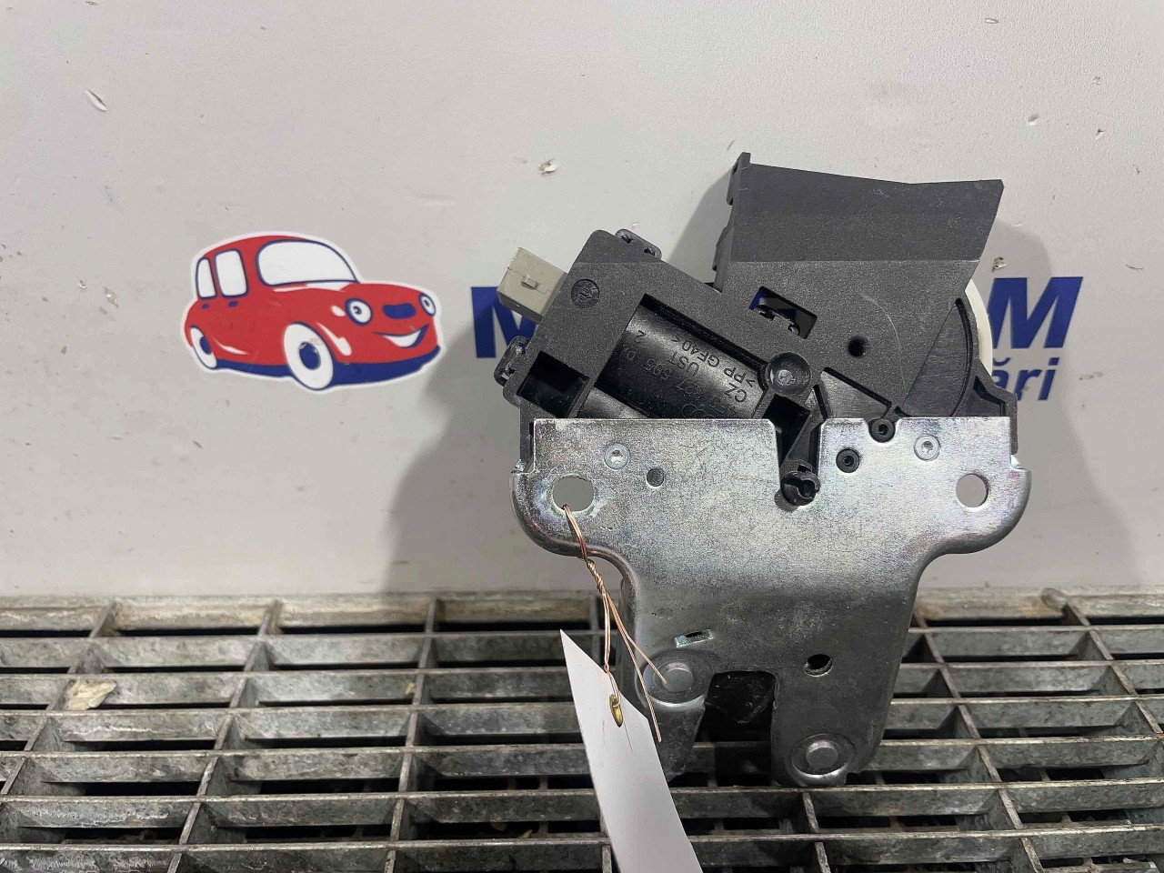 INCUIETOARE CAPOTA SPATE AUDI A4 - - (2007 2011)