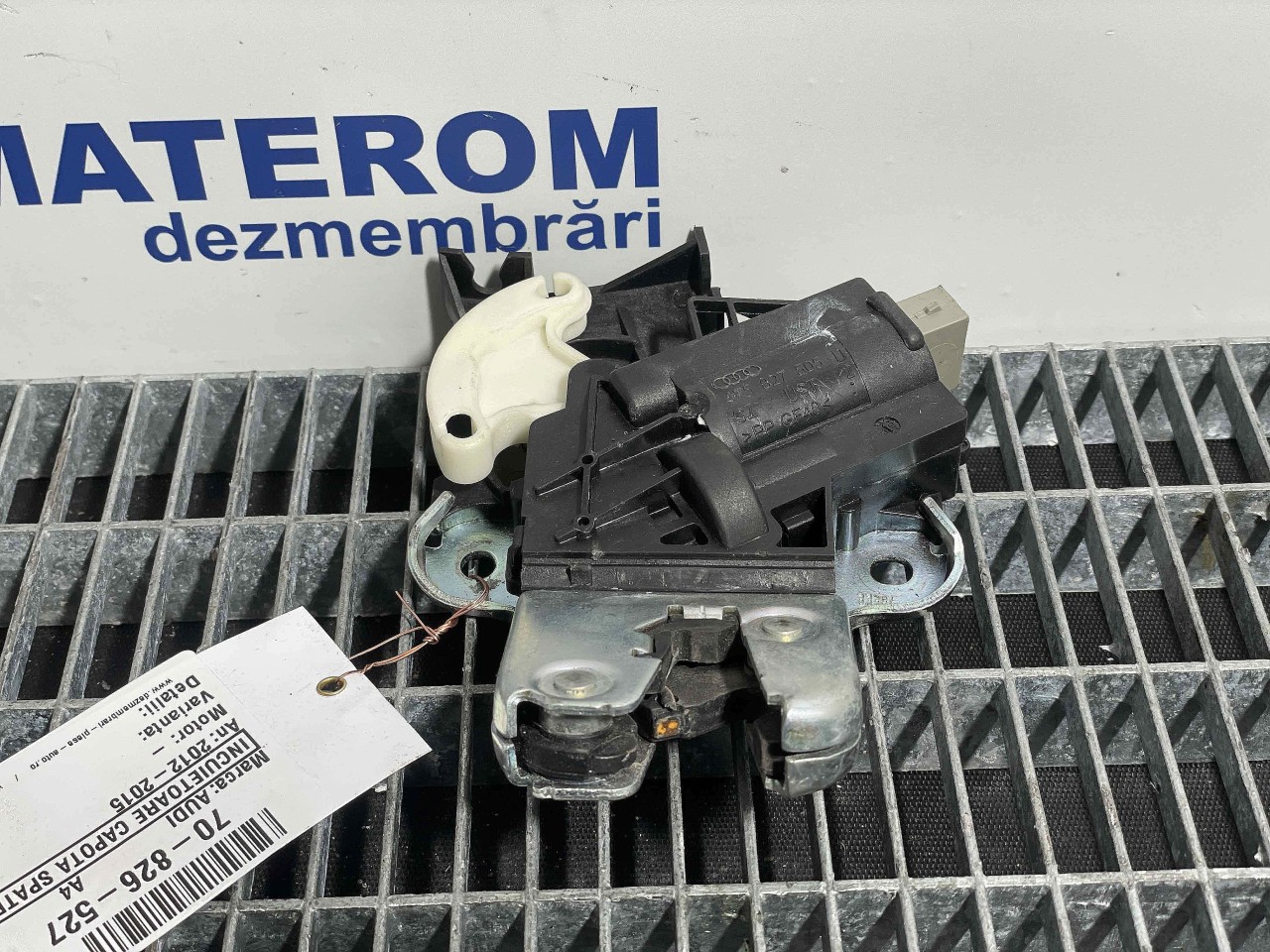 INCUIETOARE CAPOTA SPATE AUDI A4 - - (2012 2015)