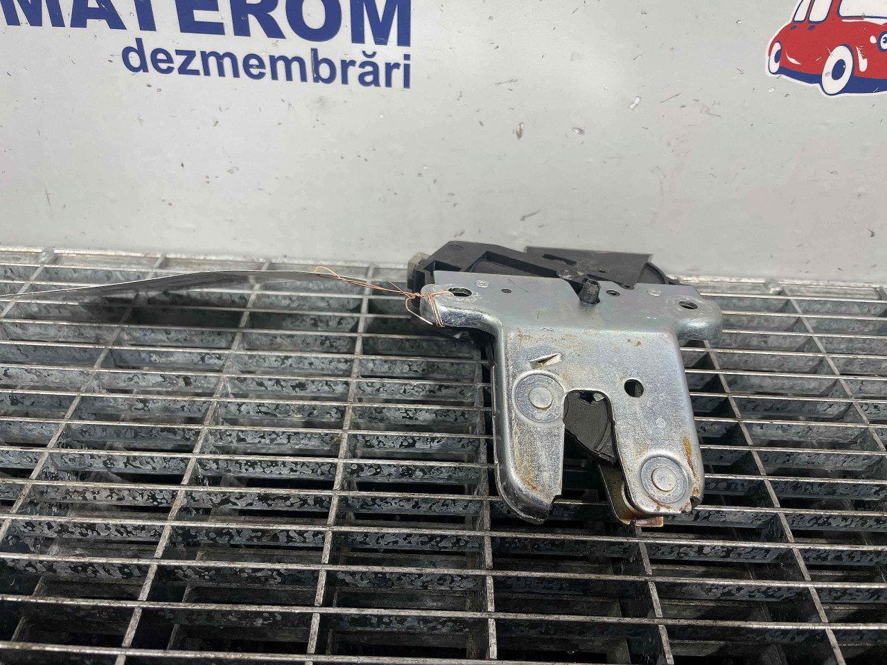 INCUIETOARE CAPOTA SPATE AUDI A4 A4 - - (2007 2011)