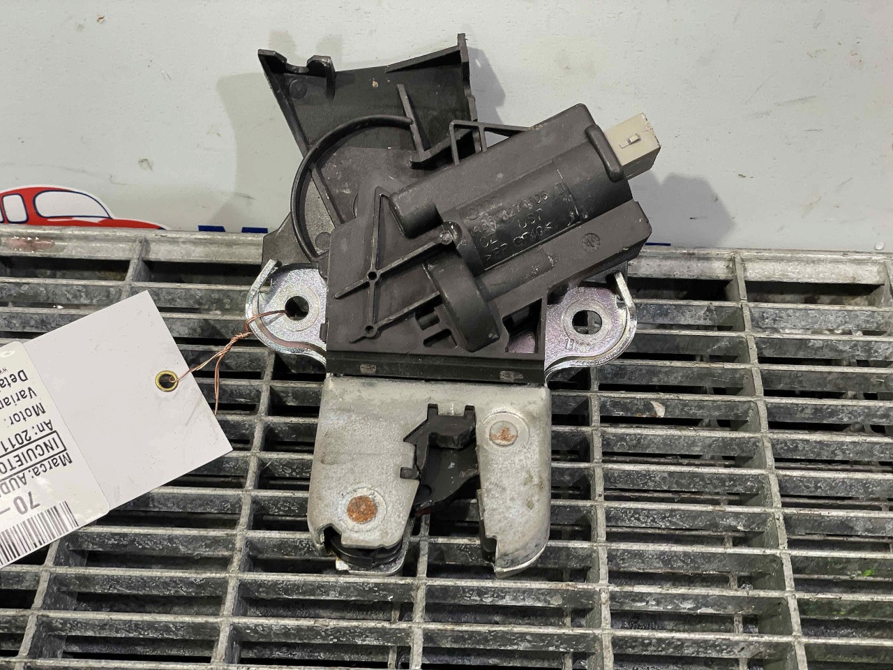 INCUIETOARE CAPOTA SPATE AUDI A5 - - (2011 2016)