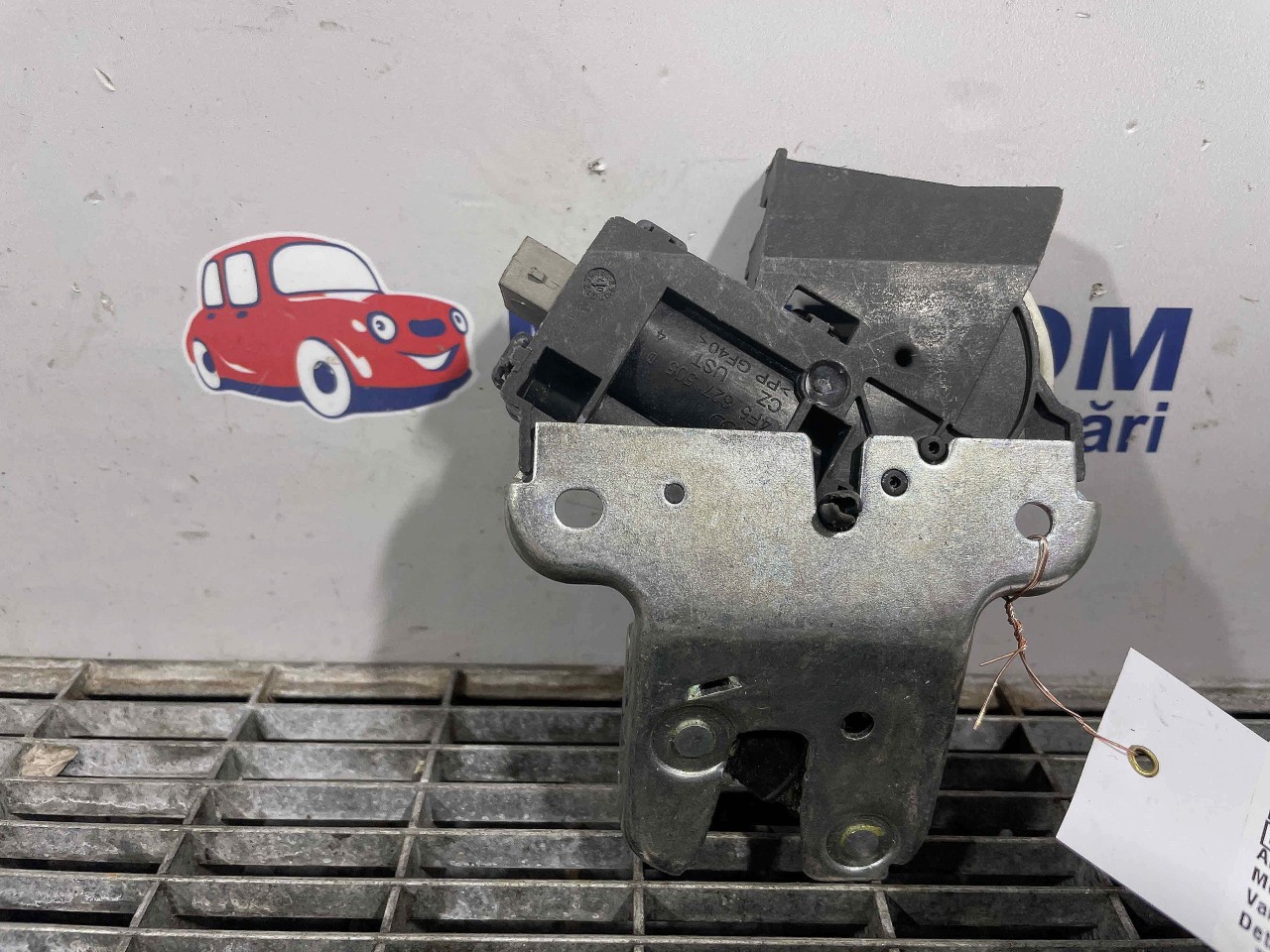 INCUIETOARE CAPOTA SPATE AUDI A6 - - (2004 2009)