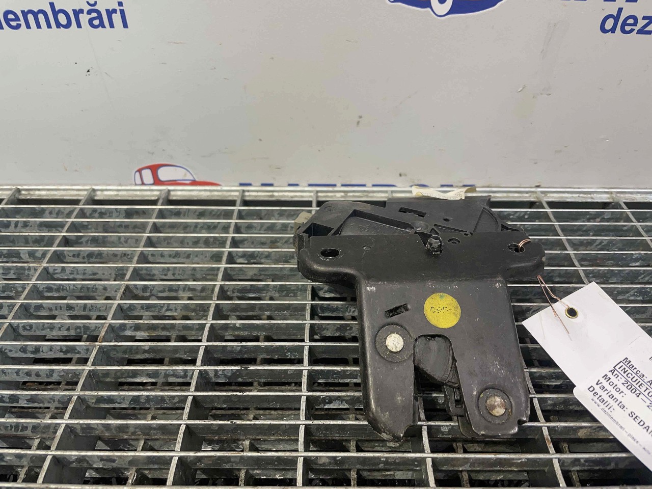 INCUIETOARE CAPOTA SPATE AUDI A6 - - (2004 2009)