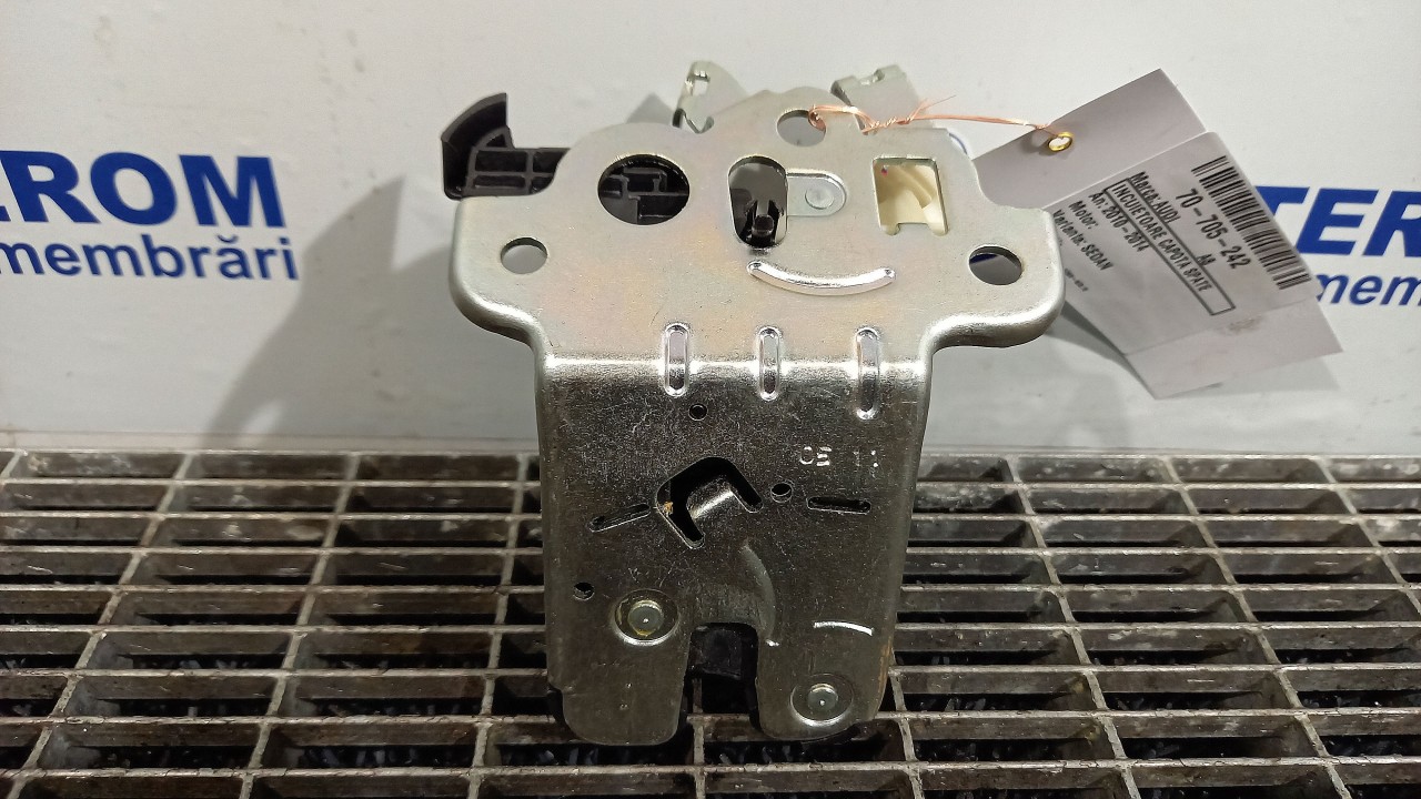 INCUIETOARE CAPOTA SPATE AUDI A8 - - (2010 2014)
