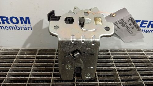 INCUIETOARE CAPOTA SPATE AUDI A8 - - (2010 2014)
