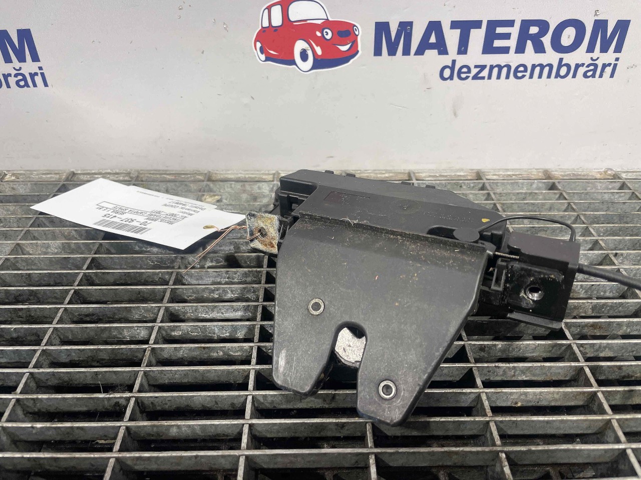 INCUIETOARE CAPOTA SPATE BMW SERIA 1 E 81 SERIA 1 E 81 - - (2007 2011)