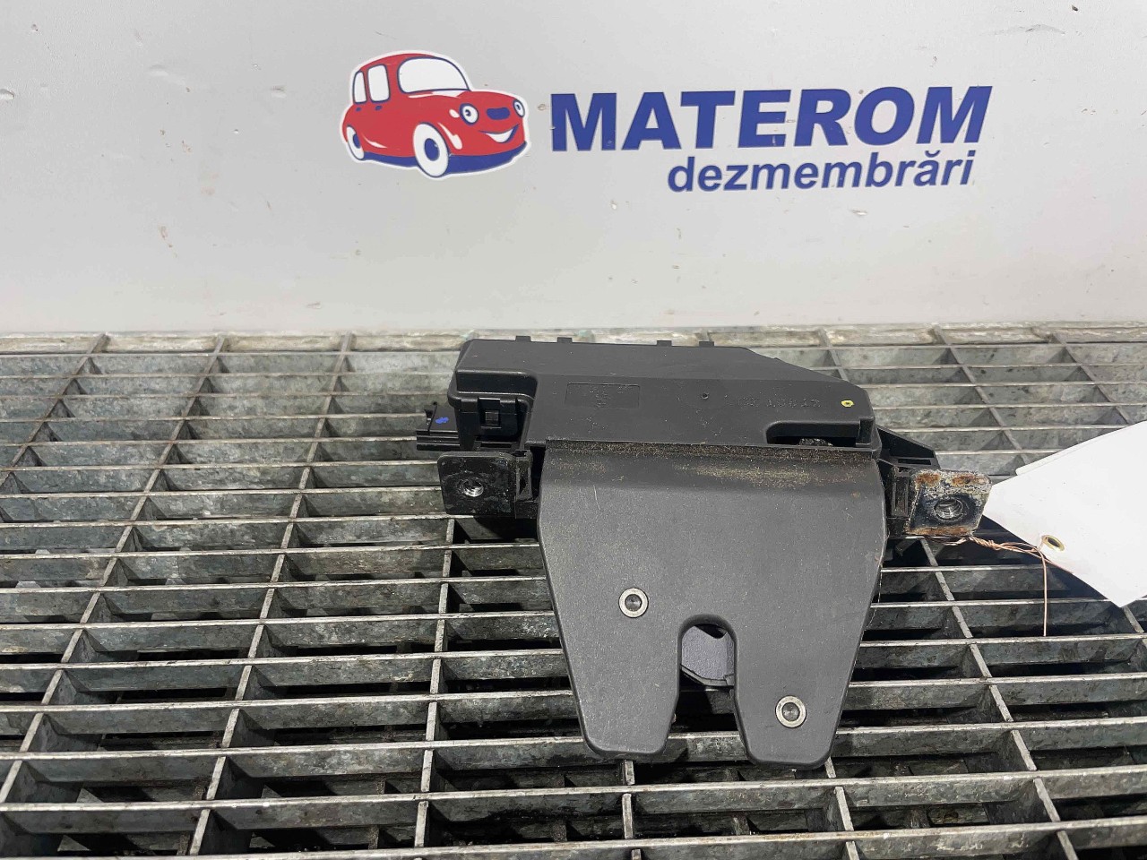 INCUIETOARE CAPOTA SPATE BMW SERIA 3 E 90 - - (2007 2012)