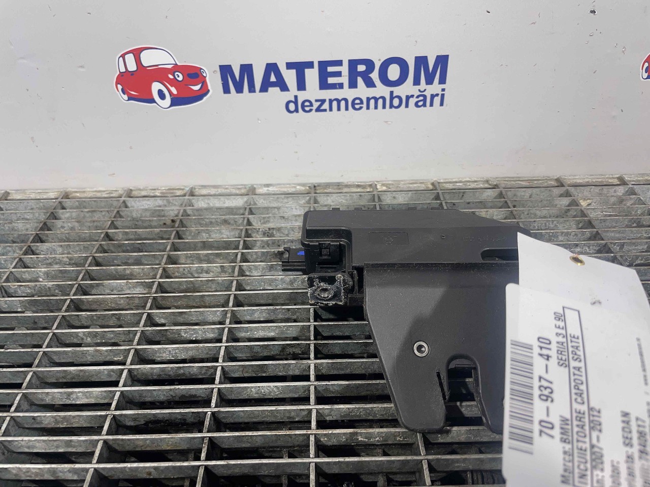 INCUIETOARE CAPOTA SPATE BMW SERIA 3 E 90 - - (2007 2012)